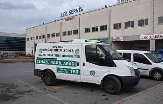 Arkadaşının silahından çıkan kurşunla hayatını...