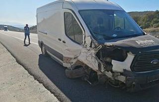 Arkasından çarptığı araç karşı şeride geçip...