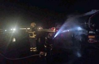 Asfalt yüklü tanker seyir halindeyken alev aldı