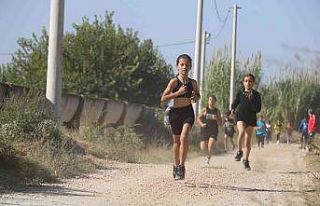 Aydınlı çocuklar Cumhuriyet için koştular