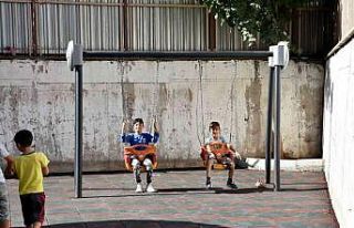 Bağlar Belediyesi, çocukların oyun parkı talebini...