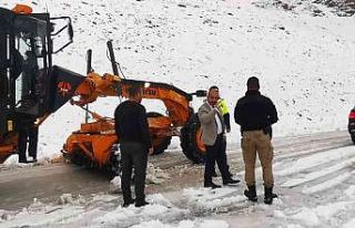 Bahçesaray Kaymakamı Alimoğlu 3 bin rakımlı Karabet...