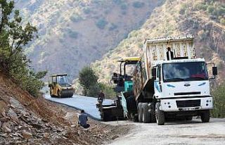 Bahçesaray’daki mahalleler tarihinde ilk kez asfaltla...