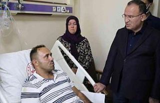 Bakan Bozdağ yaralı madencileri ziyaret etti