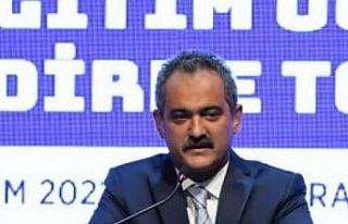 Bakan Özer uzman ve başöğretmen sınavına başvuranların...