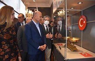 Bakan Soylu’ya Türk bayrağı hediyesi