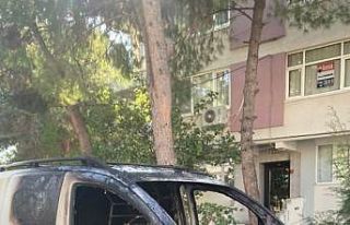 Balıkesir’de park halindeki araç yandı