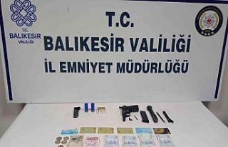 Balıkesir’de polis 50 aranan şahsı yakaladı