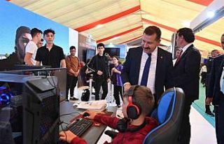 Balıkesir’in gençlik projeleri, Ankara’da göz...