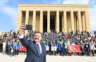 Balıkesirli gençler Ata’nın huzurunda