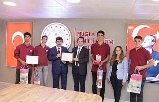 Başarılı öğrenciler İl Milli Eğitim Müdürü...
