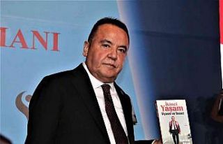 Başkan Böcek, hasta yatağında yaşadığı siyasi...