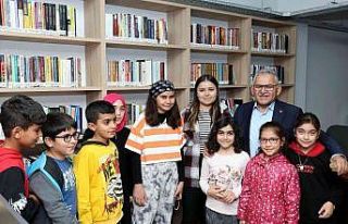 Başkan Büyükkılıç, Erkilet Kütüphanesi’nde...