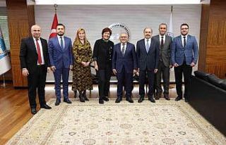 Başkan Büyükkılıç’a ziyaretçi yoğunluğu