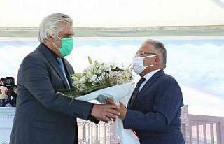 Başkan Büyükkılıç’ın kanser hastalarına...