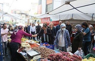 Başkan Çerçioğlu Salı pazarında vatandaşlarla...