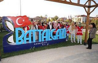 Başkan Güder’den kadınlara gezi jesti