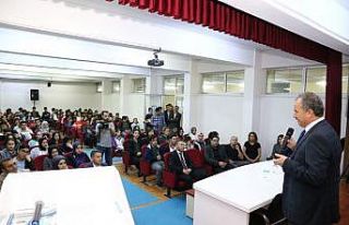 Başkan Kılınç öğrencilere mesleki deneyimlerini...