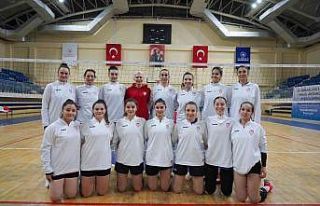 Başkan V. Subaşı yeni sezon öncesi voleybolcu...