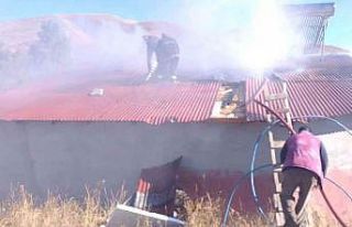 Bayburt’ta çatıda çıkan yangın söndürüldü