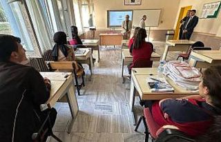 Belediye Başkanı Oral, derslere girip ilçeyi tanıtıyor