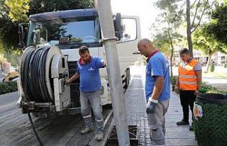 Belediye ekipleri yağmur hatlarında