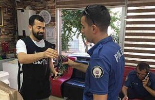 Berber bulduğu cüzdanı polise teslim etti