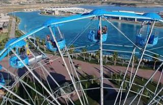 Berberde ağlayan çocuk lunaparkta dönme dolapta...