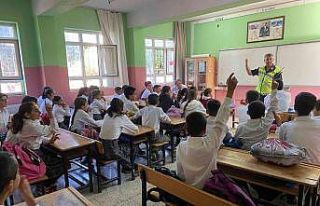 Besni’de öğrenci ve servis sürücülerine eğitim