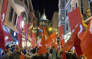 Beyoğlu’nda Cumhuriyetin 99. yılına özel fener...