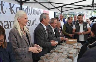 Bilecik’te vatandaşlara helva ikram edildi