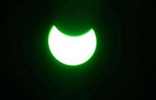 Bolu’da vatandaşlar güneş tutulmasını meraklı...