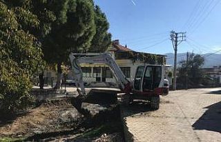 Börezli Deresi’nden bin 500 ton balçık ve çöp...