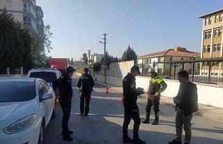 Buca’da okul önlerinde sıkı denetim