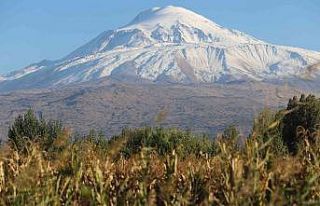Bulutlar çekildi, Ağrı Dağı’nın ihtişamı...