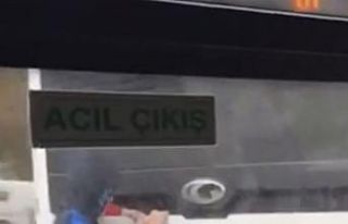 Bursa’da otobüse asılan örümcek çocuk kameraya...