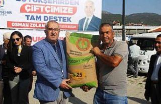 Büyükşehirden Çameli’li çiftçilere tohum desteği