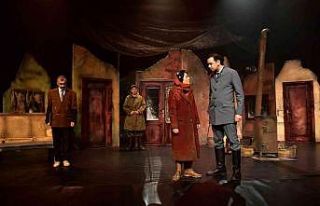 ’Buzlar çözülmeden’ oyunu Adana yolcusu