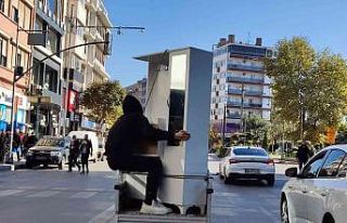 Cadde üzerinde ilginç eşya taşıma yöntemi