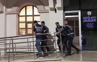 Çaldıkları kamyoneti parçalatamadan yakalandılar