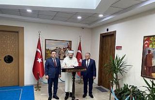 Camiler güneş enerjisi paneli ile aydınlanma ve...