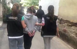 Canlı yayında uyuşturucu kullanan kadın serbest...