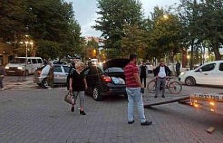 Çarpışan araçlar yayaların arasına daldı: 5...