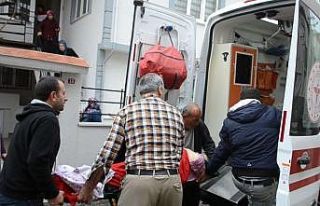 Çatı katına çıkarken düşüp yaralandı