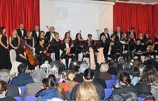 Çeşme’deki Türk Sanat Müziği Korosu yeni sesler...