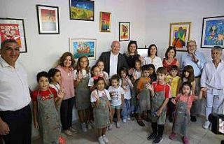 Çocuklar, dünyasını tuallere yansıttı