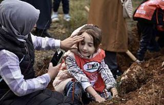 Cumhuriyet Bayramı’nda 200 fidanı toprakla buluşturdular