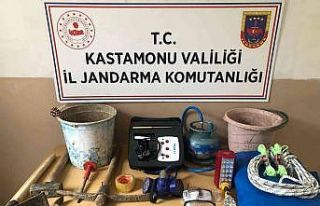 Define arayan şahıslara jandarmadan suçüstü baskın:...