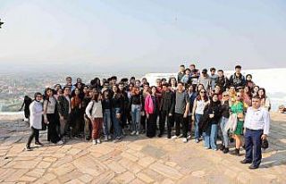 Denizlili gençler kentin dört bir yanını doyasıya...