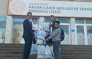 Dernekten öğrencilere destek